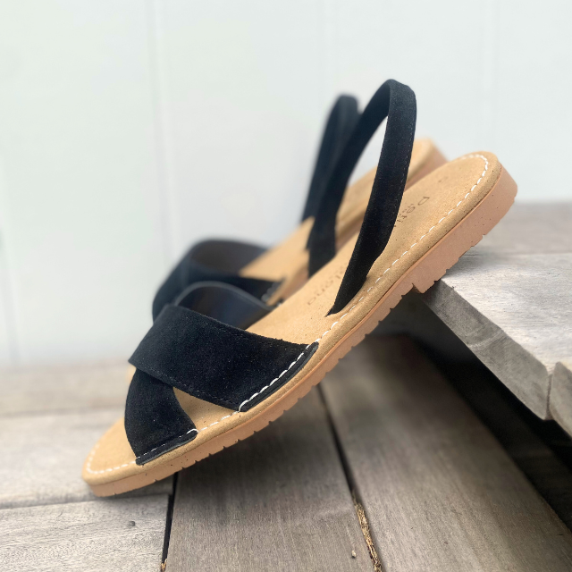 Petit Barcelona Cross Flat Black Suede